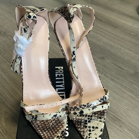 Strappy snake skin heels . - Picture 4 of 5
